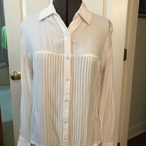 Medium White button down made by GoFish.